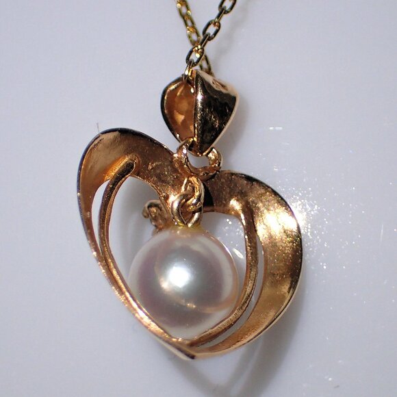 14k Gold Heart Shaped Pendant with Genuine Pearl & Diamond Accent - Picture 4 of 8